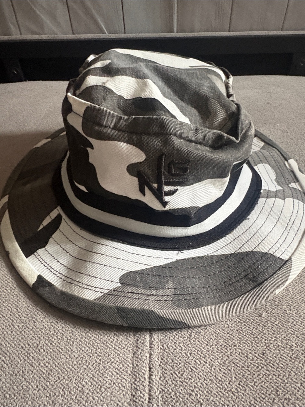 New Era Men's Camo Bucket Hat - Gray & White